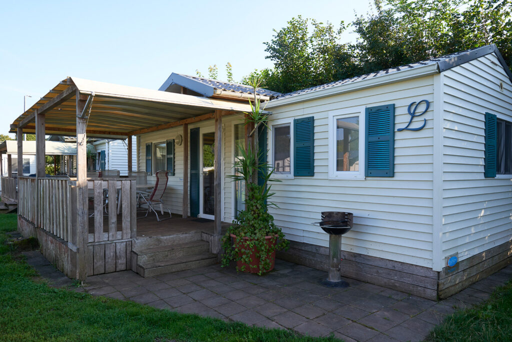 Modern chalet with terrace, idyllically located on the campsite