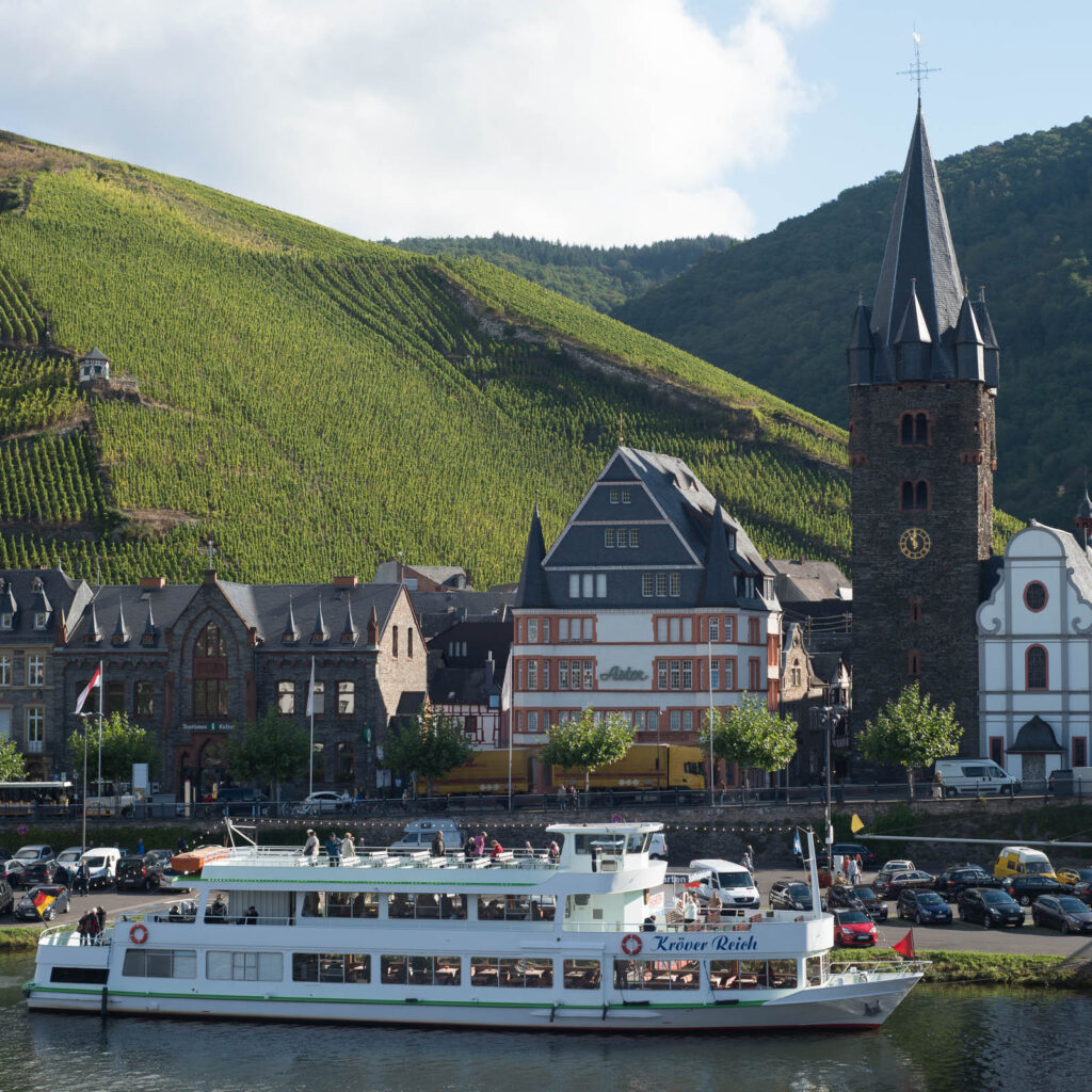 Schiff in Bernkastel an der Anlegestelle